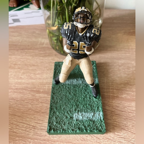 Reggie Bush 2006 MCFARLANE Action Figure NFL SERIES 14 #25 New Orleans Saints - Picture 1 of 9